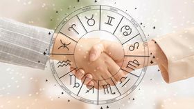 Horoscop săptămânal 16 - 22 decembrie 2024. Zodiile care vor avea noroc la bani înainte de Crăciun